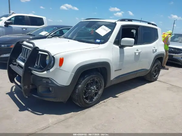 ZACCJABBXJPJ62242 2018 JEEP RENEGADE - Image 2