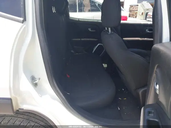 ZACCJABBXJPJ62242 2018 JEEP RENEGADE - Image 8
