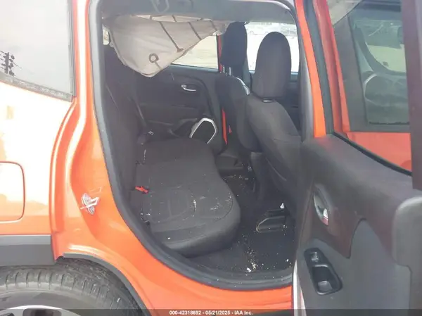 ZACCJABBXJPJ67201 2018 JEEP RENEGADE - Image 8