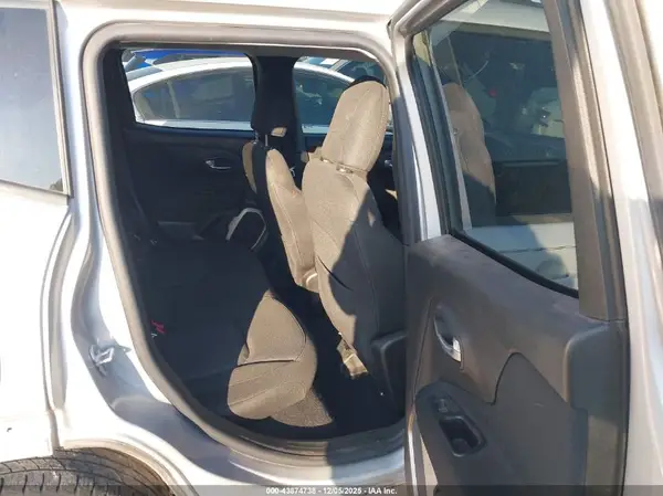 ZACCJABT1GPE19177 2016 JEEP RENEGADE - Image 8