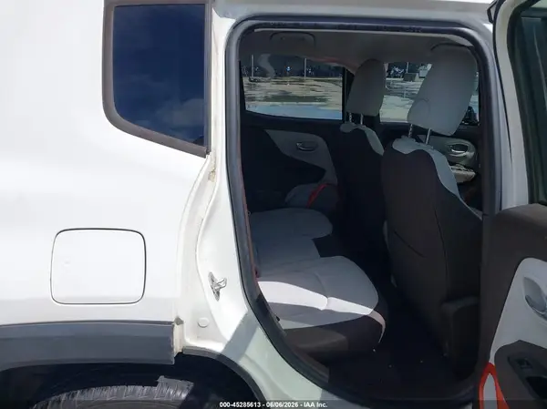 ZACCJABT7GPE28272 2016 JEEP RENEGADE - Image 8