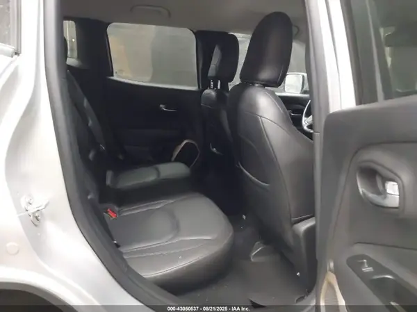 ZACCJADB5HPF53941 2017 JEEP RENEGADE - Image 8