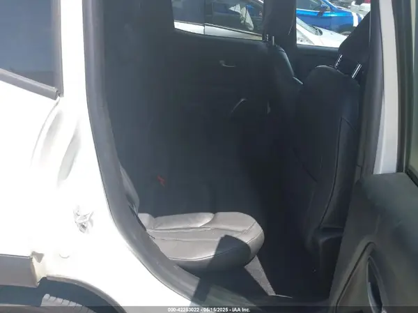 ZACCJADB8JPJ06197 2018 JEEP RENEGADE - Image 8