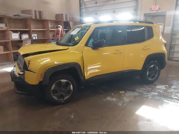 ZACCJBAB0HPG18995 2017 JEEP RENEGADE - Image 2
