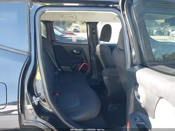 ZACCJBAB0JPH59507 2018 JEEP RENEGADE - Image 8