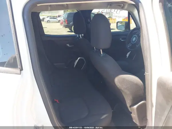 ZACCJBAB0JPH90742 2018 JEEP RENEGADE - Image 8