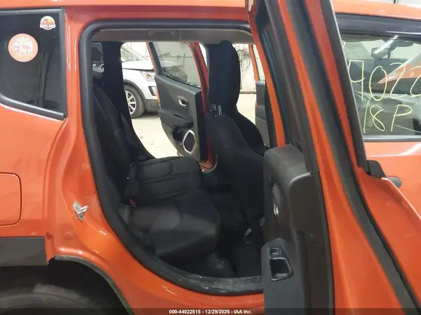 ZACCJBAB0JPH99084 2018 JEEP RENEGADE - Image 8