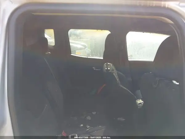 ZACCJBAB0JPJ07676 2018 JEEP RENEGADE - Image 8