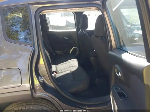 ZACCJBAB1JPH98977 2018 JEEP RENEGADE - Image 8