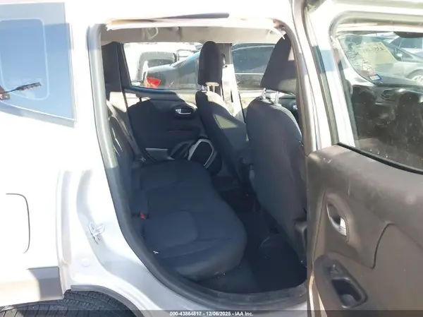 ZACCJBAB2HPG05696 2017 JEEP RENEGADE - Image 8