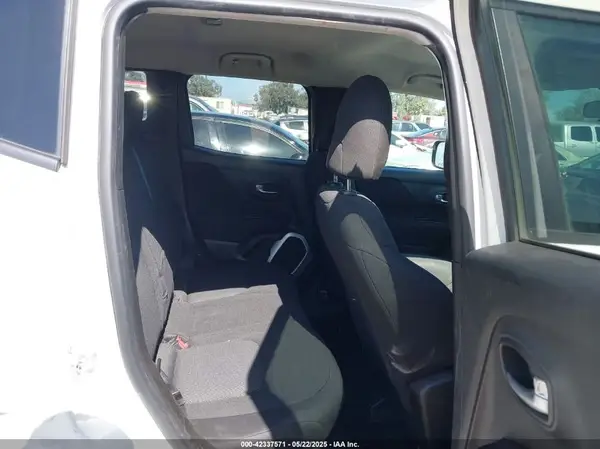 ZACCJBAB2JPG99648 2018 JEEP RENEGADE - Image 8