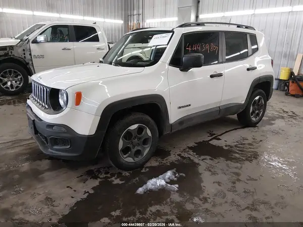 ZACCJBAB2JPH69021 2018 JEEP RENEGADE - Image 2