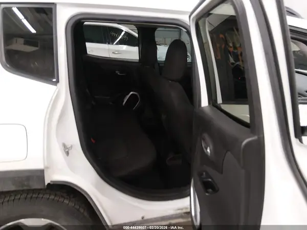ZACCJBAB2JPH69021 2018 JEEP RENEGADE - Image 8