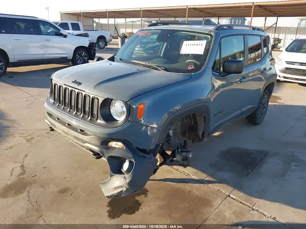 ZACCJBAB2JPH71982 2018 JEEP RENEGADE - Image 2