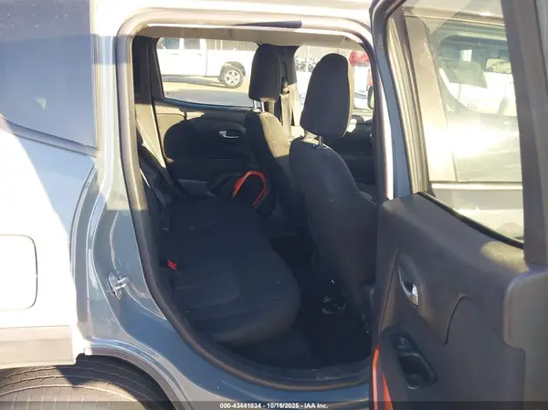 ZACCJBAB2JPH71982 2018 JEEP RENEGADE - Image 8