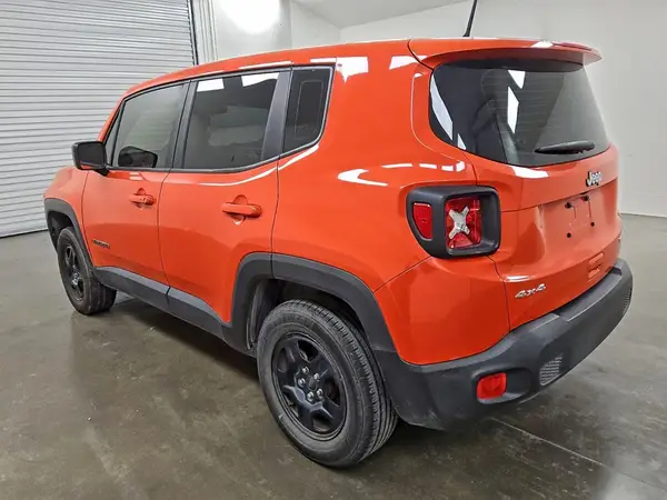 ZACCJBAB2JPJ10076 2018 JEEP RENEGADE - Image 2