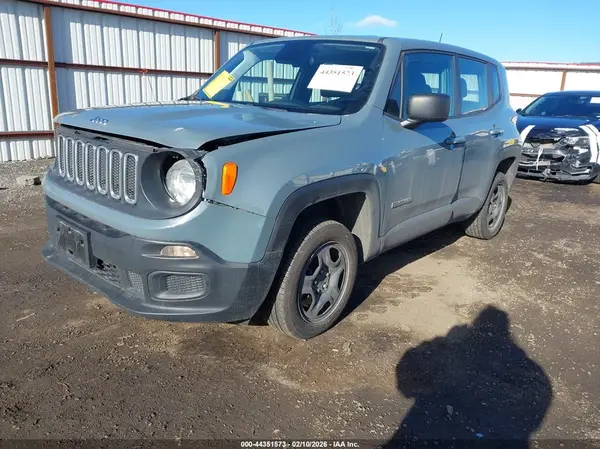 ZACCJBAB3JPH17493 2018 JEEP RENEGADE - Image 2