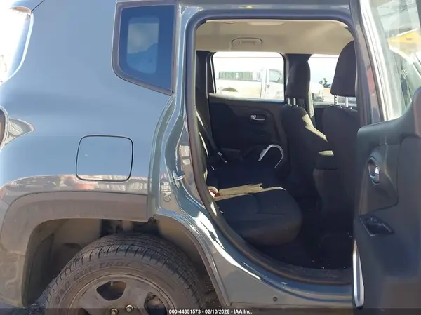 ZACCJBAB3JPH17493 2018 JEEP RENEGADE - Image 8