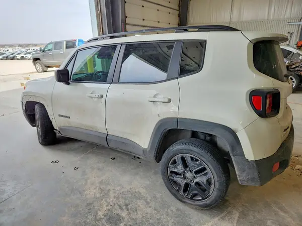 ZACCJBAB3JPH26663 2018 JEEP RENEGADE - Image 2