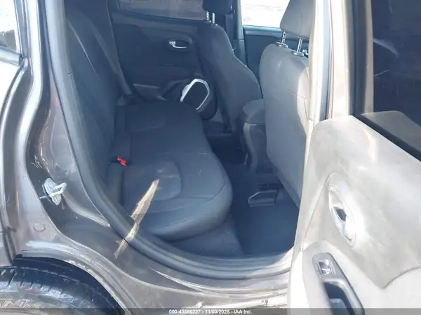 ZACCJBAB3JPJ29428 2018 JEEP RENEGADE - Image 8