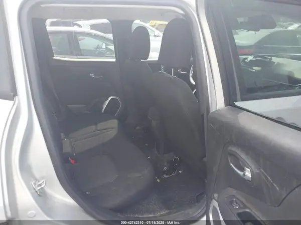 ZACCJBAB3JPJ41711 2018 JEEP RENEGADE - Image 8