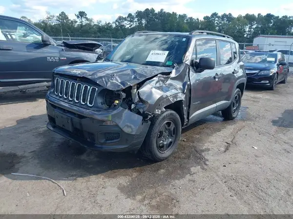 ZACCJBAB3JPJ44589 2018 JEEP RENEGADE - Image 2