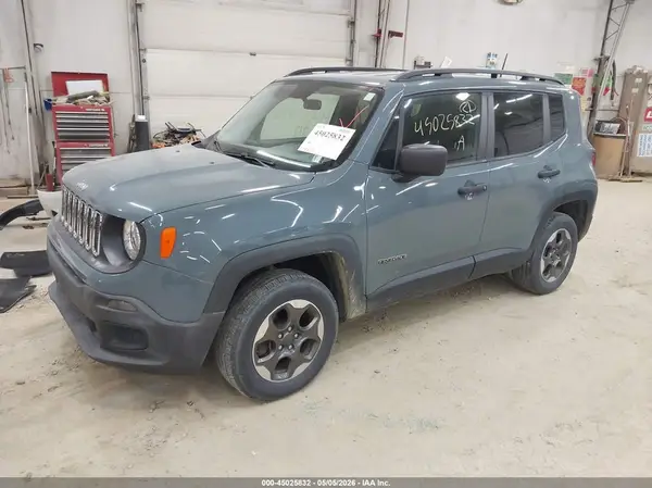 ZACCJBAB4HPE69992 2017 JEEP RENEGADE - Image 2