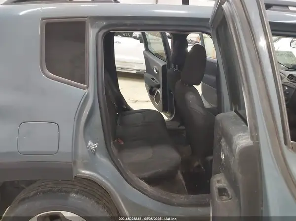 ZACCJBAB4HPE69992 2017 JEEP RENEGADE - Image 8
