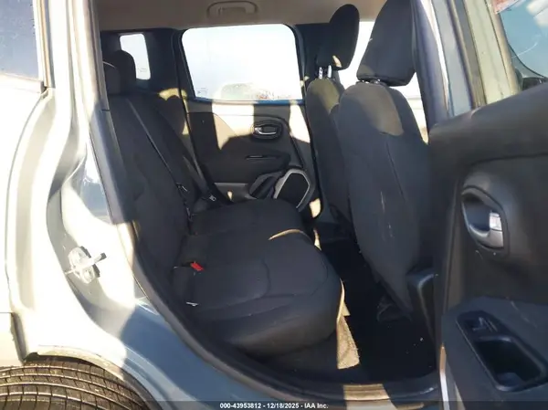 ZACCJBAB4HPF17961 2017 JEEP RENEGADE - Image 8