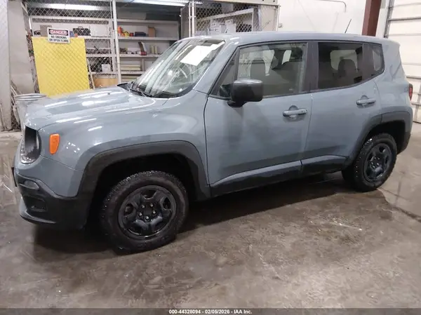 ZACCJBAB4HPG15758 2017 JEEP RENEGADE - Image 2