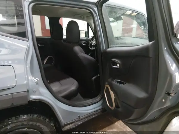 ZACCJBAB4HPG15758 2017 JEEP RENEGADE - Image 8