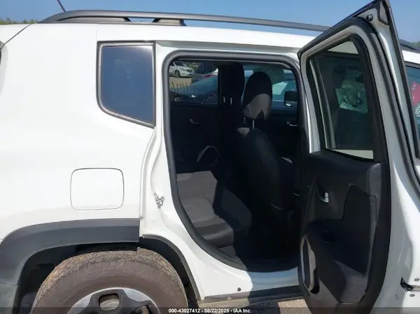 ZACCJBAB4HPG48646 2017 JEEP RENEGADE - Image 8