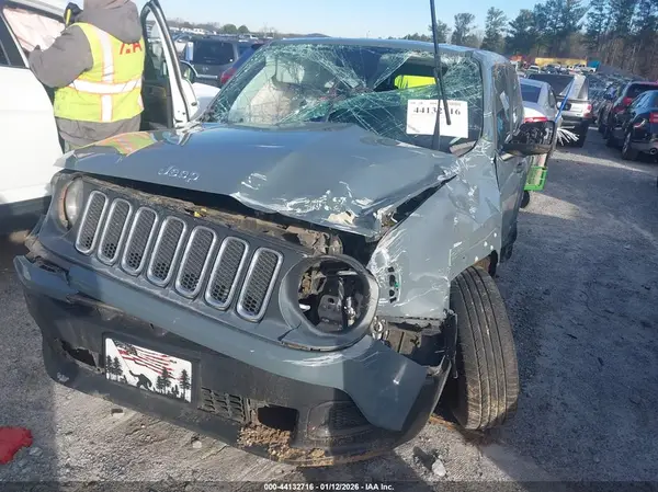 ZACCJBAB4JPH00427 2018 JEEP RENEGADE - Image 2