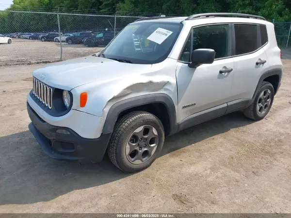 ZACCJBAB4JPH17972 2018 JEEP RENEGADE - Image 2