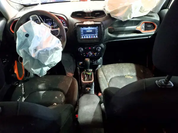 ZACCJBAB4JPH53922 2018 JEEP RENEGADE - Image 8