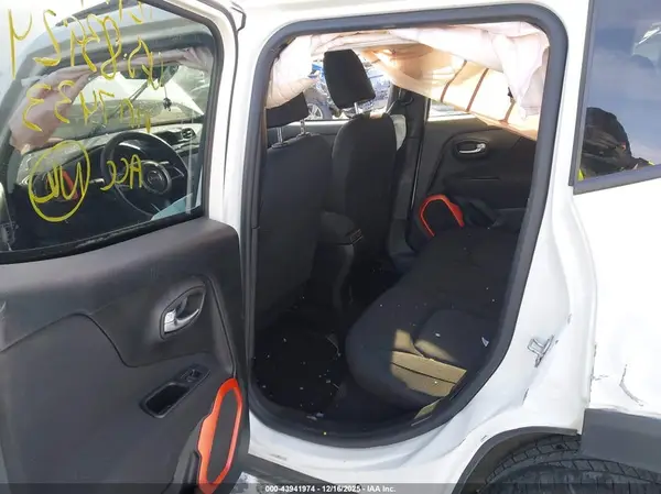 ZACCJBAB4JPH67433 2018 JEEP RENEGADE - Image 8