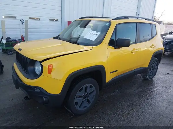 ZACCJBAB4JPH72079 2018 JEEP RENEGADE - Image 2