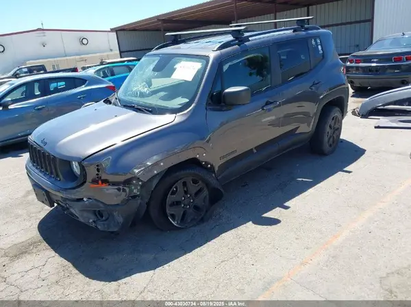 ZACCJBAB4JPH82580 2018 JEEP RENEGADE - Image 2