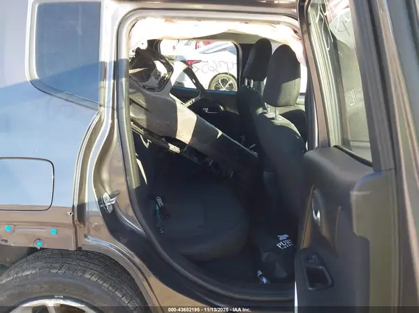 ZACCJBAB4JPJ17207 2018 JEEP RENEGADE - Image 8