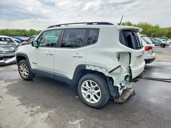ZACCJBAB4JPJ27011 2018 JEEP RENEGADE - Image 2