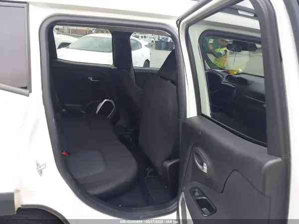 ZACCJBAB4JPJ45105 2018 JEEP RENEGADE - Image 8