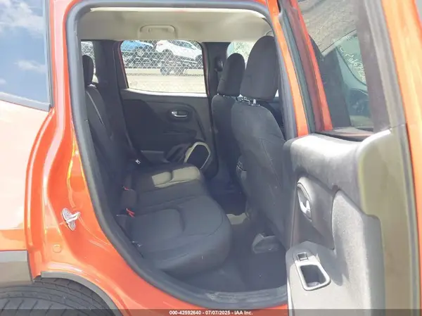 ZACCJBAB5HPG00721 2017 JEEP RENEGADE - Image 8