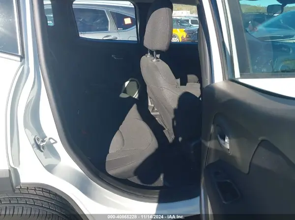 ZACCJBAB5HPG12559 2017 JEEP RENEGADE - Image 8