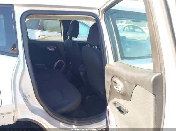 ZACCJBAB5JPH07189 2018 JEEP RENEGADE - Image 8