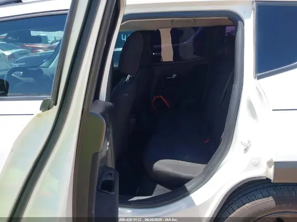 ZACCJBAB5JPH68526 2018 JEEP RENEGADE - Image 8