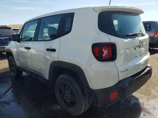 ZACCJBAB5JPH68557 2018 JEEP RENEGADE - Image 2