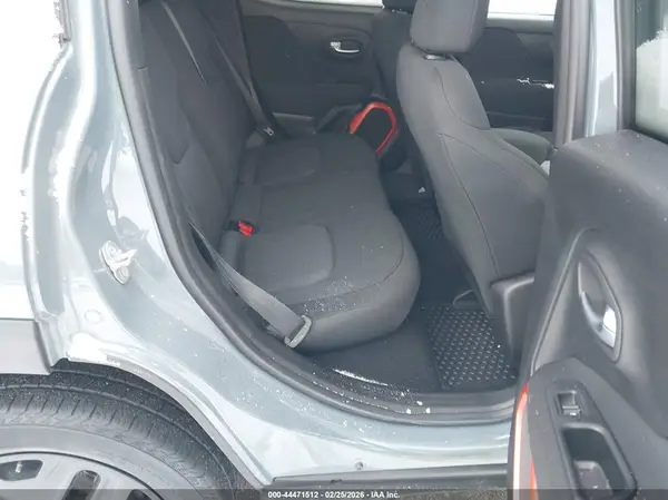 ZACCJBAB5JPJ15112 2018 JEEP RENEGADE - Image 8