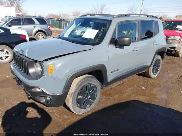 ZACCJBAB6JPH25684 2018 JEEP RENEGADE - Image 2