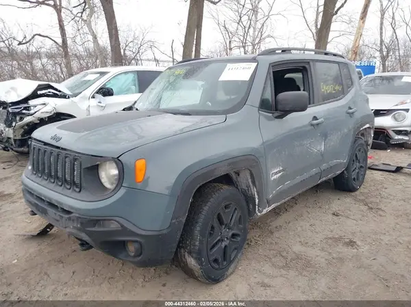 ZACCJBAB6JPH37687 2018 JEEP RENEGADE - Image 2