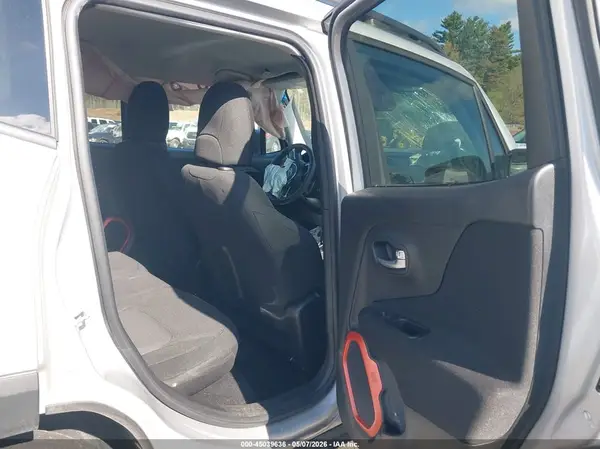 ZACCJBAB6JPH38046 2018 JEEP RENEGADE - Image 8